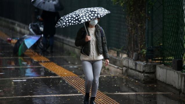 Adana’da yağmur hayatı olumsuz etkiledi