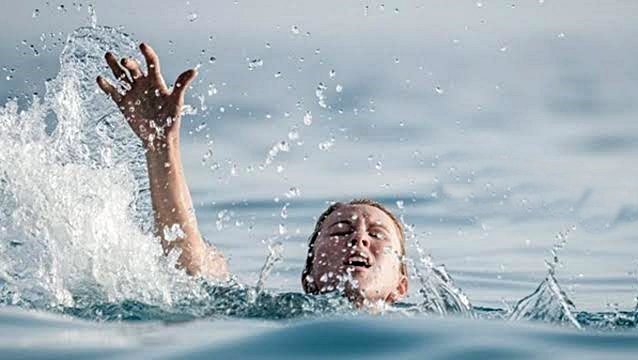 Karataş’da denize giren 5 kişiden biri boğuldu
