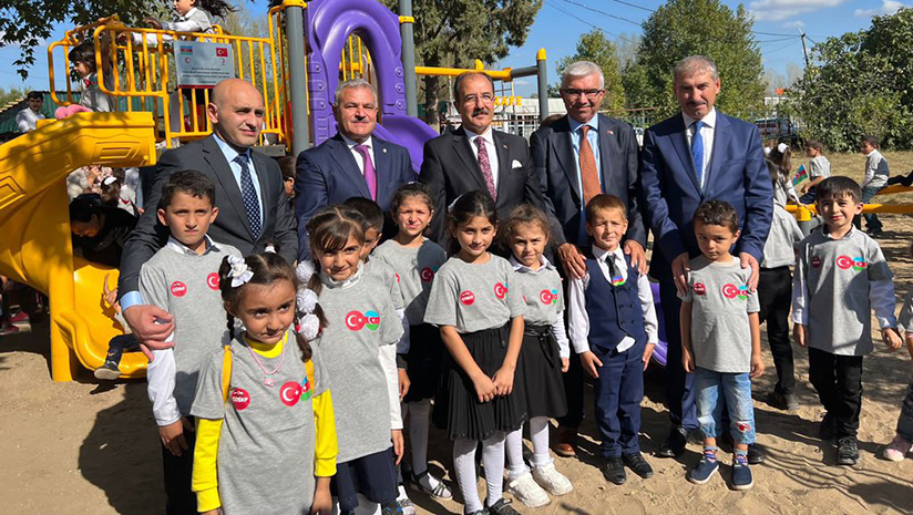 Kızılay Azerbaycan’da çocukları sevindirdi…