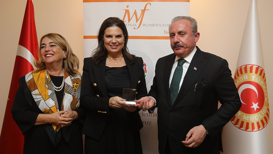 Rektör Tuncel’e ‘Kadın Liderler Projesi’ Ödülü…