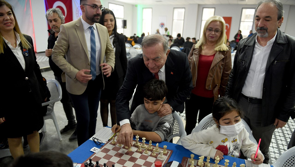 Seyhan’dan bir destek de satranç turnuvasına