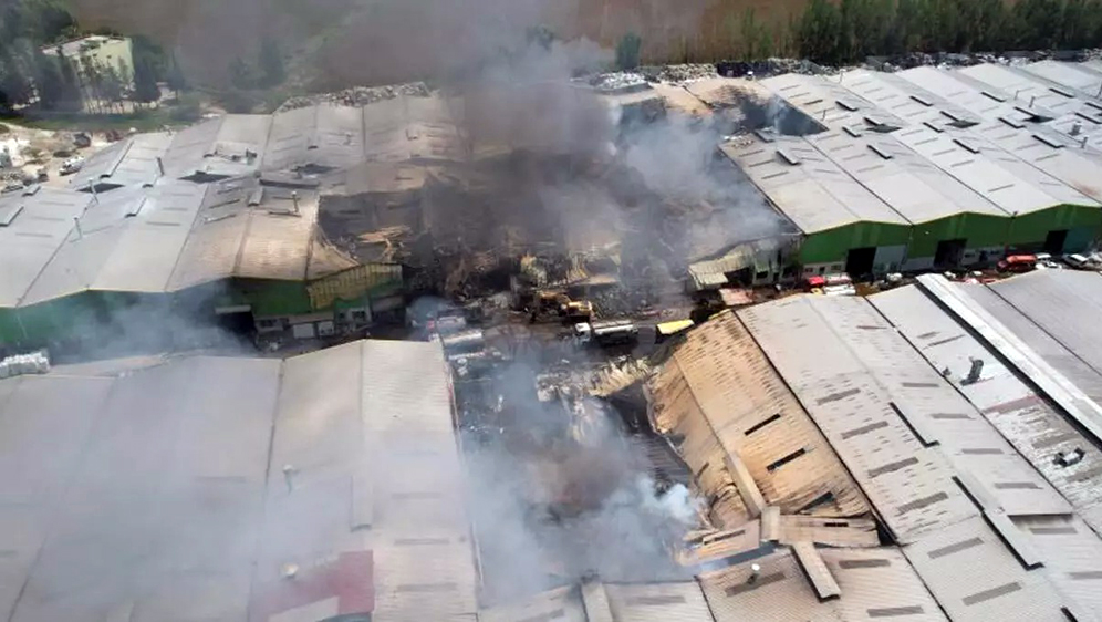 Adana’da 18 iş yerine sıçrayan yangının bıraktığı tahribat görüntülendi
