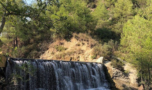 Adana’da Yedigöze Şelalesi ve milli parklar ziyaretçi akınına uğruyor