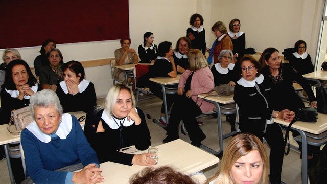 Adana Kız Lisesi’nde Emekli Öğretmenler Öğrencileriyle Buluştu