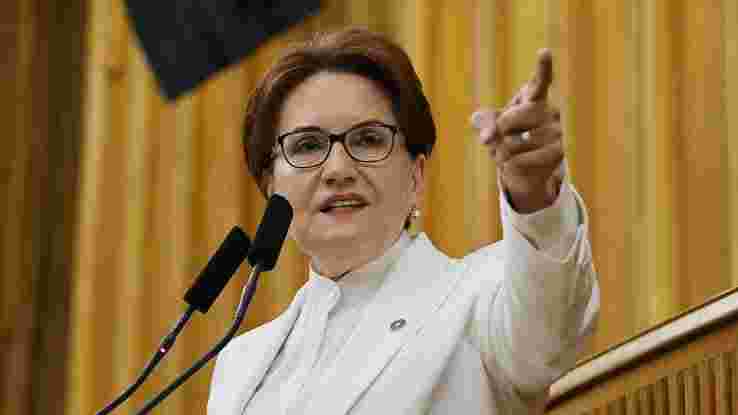 Akşener’in Önünde Partililer Yumruklaştı