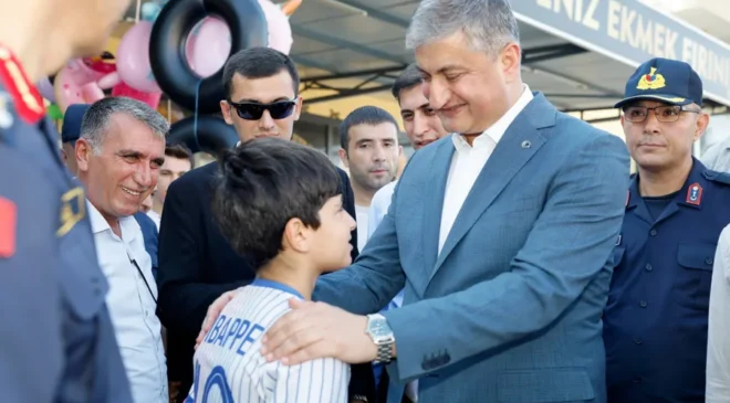 Vali Yavuz esnafın talep ve sorunlarını dinledi.